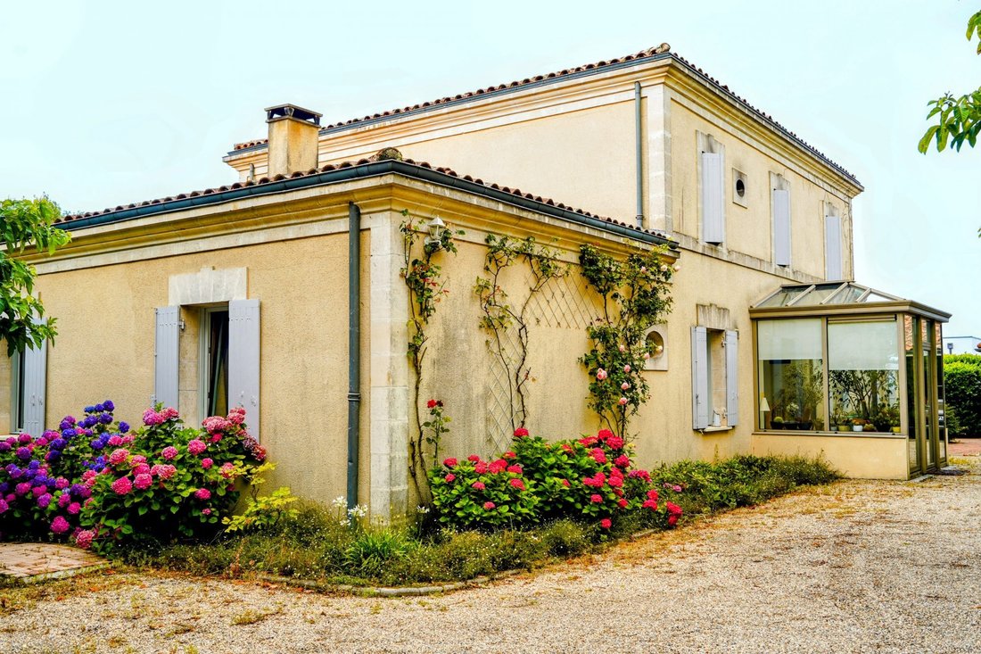 Villa in Nord, Carbon-Blanc, France 5 - 15881049