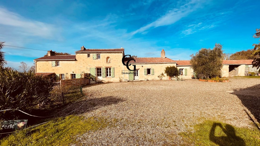 Farm Ranch in Les Moutiers-en-Retz, Pays de la Loire, France 1 - 15704509