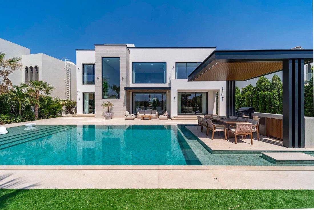 Villa in Jumeirah Islands / Juzur Jumeirah, Dubai, United Arab Emirates 2 - 15880295