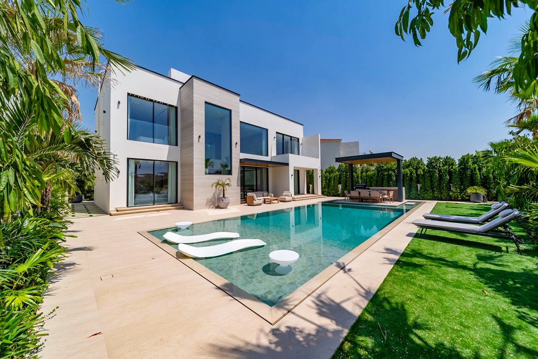 Villa in Jumeirah Islands / Juzur Jumeirah, Dubai, United Arab Emirates 1 - 15880295