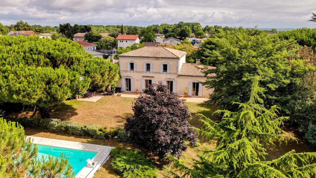 Villa in Nord, Carbon-Blanc, France 1 - 15881049