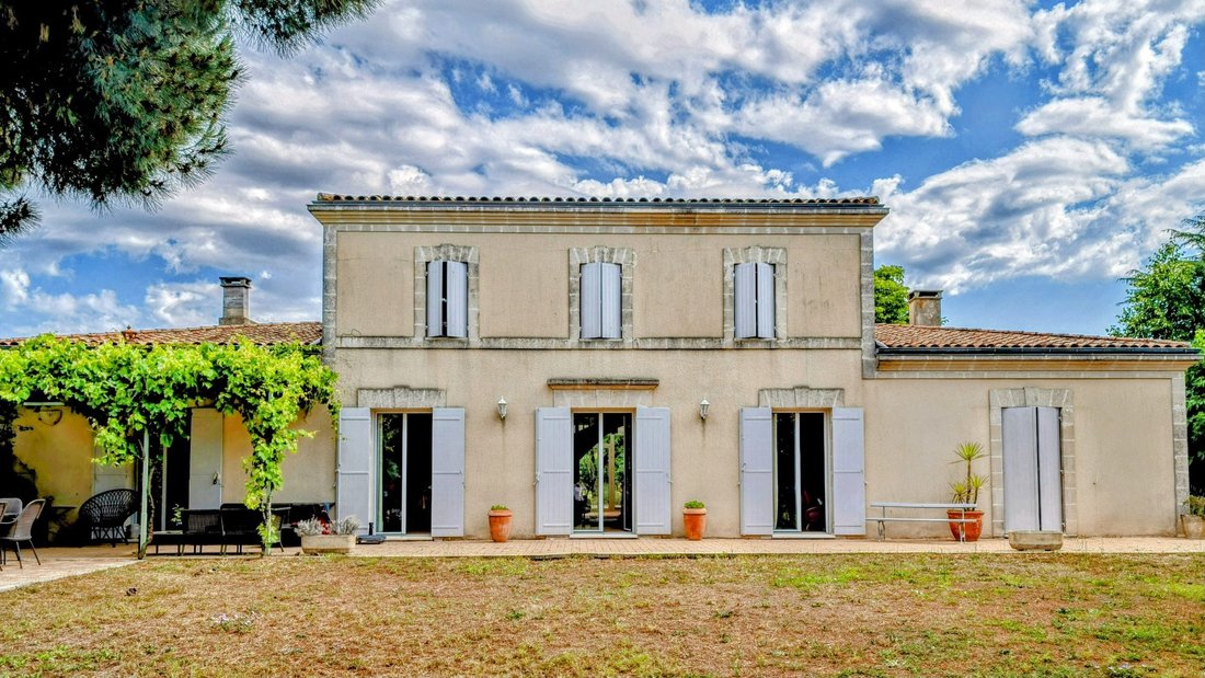 Villa in Nord, Carbon-Blanc, France 3 - 15881049