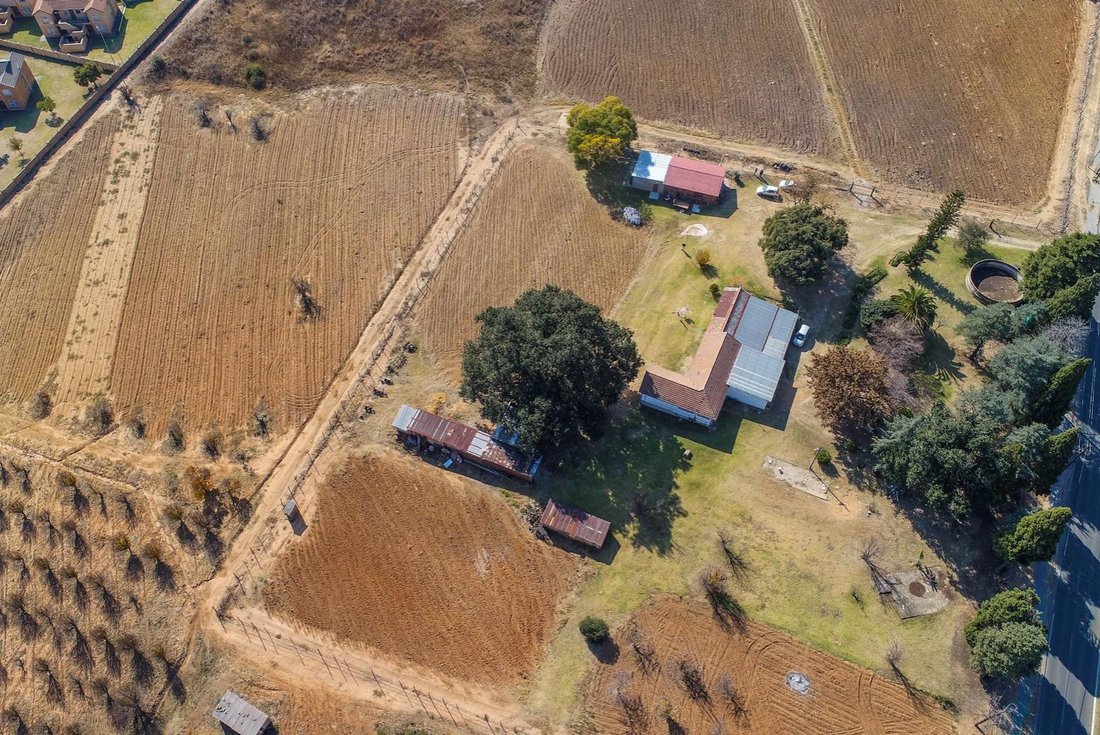 Land in Eagle Canyon Golf Estate, Gauteng, South Africa 3 - 15881677