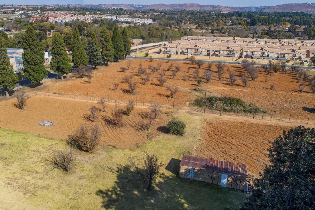 Land in Eagle Canyon Golf Estate, Gauteng, South Africa 1 - 15881677