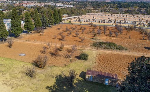 Land in Roodepoort, Gauteng, South Africa 1