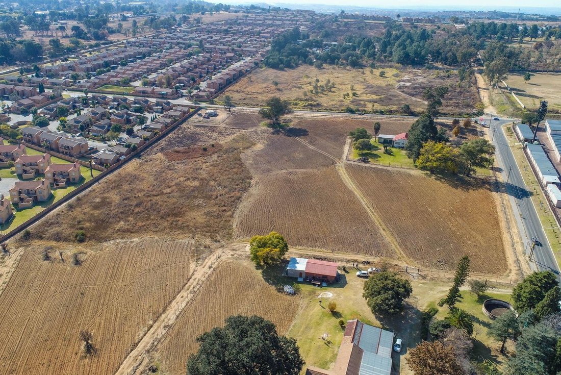 Land in Eagle Canyon Golf Estate, Gauteng, South Africa 4 - 15881677
