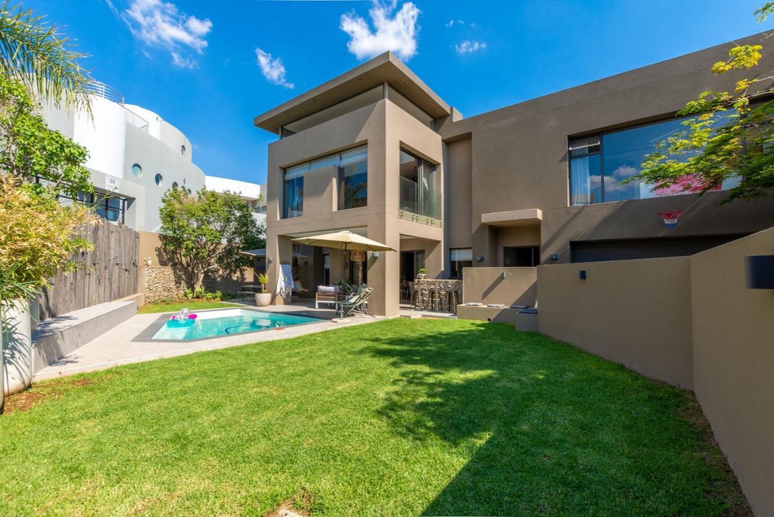 House in Woodmead, Gauteng, South Africa 4 - 15881665
