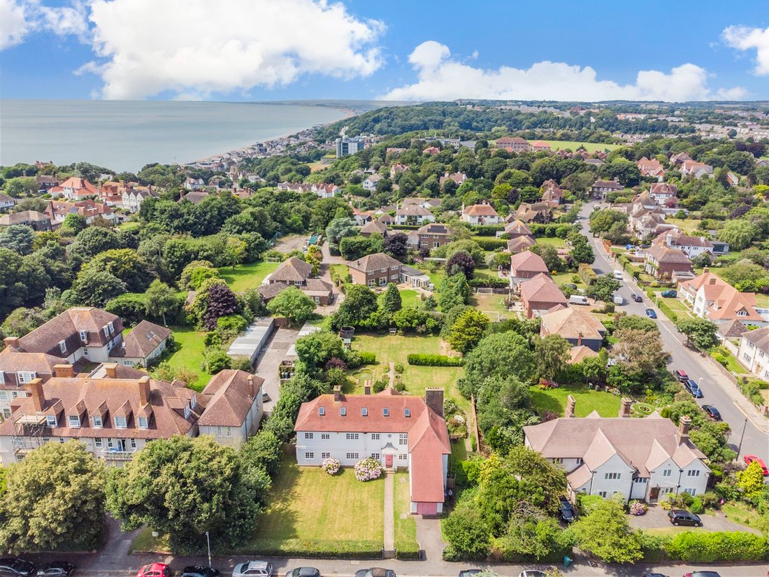 House in Folkestone, England 3 - 15884140
