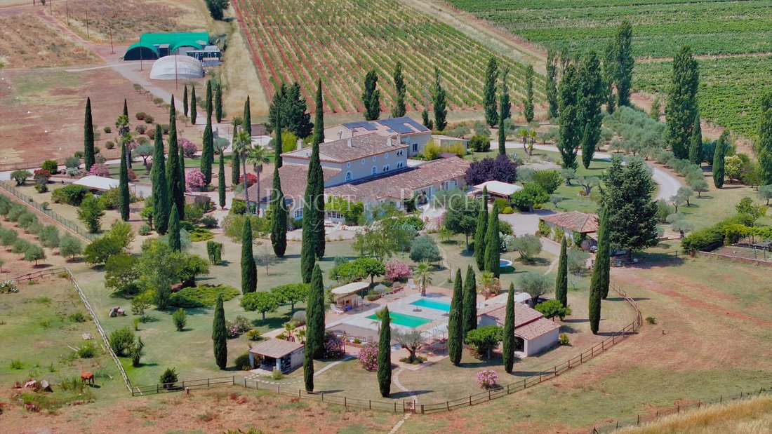 Estate in Brignoles, Provence-Alpes-Côte d'Azur, France 3 - 15594248