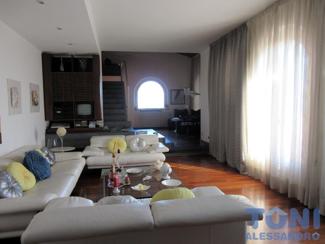 Villa in Center, Cerreto Guidi, Tuscany 4 - 15884110