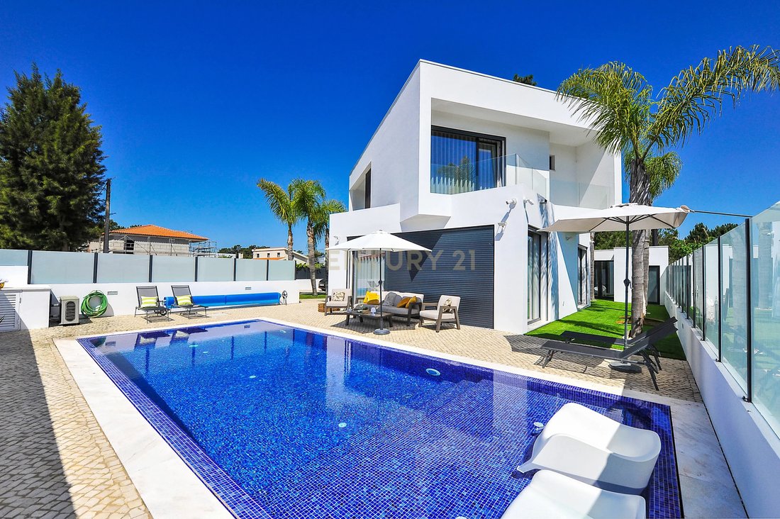 Villa in Aroeira, Charneca de Caparica e Sobreda, Portugal 1 - 14476602
