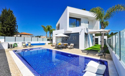 Villa in Aroeira, Charneca de Caparica e Sobreda, Portugal 1