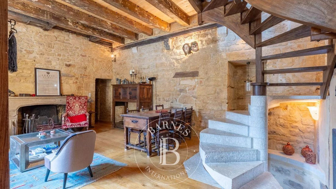 Estate in Sarlat-la-Canéda, Nouvelle-Aquitaine, France 2 - 15882444