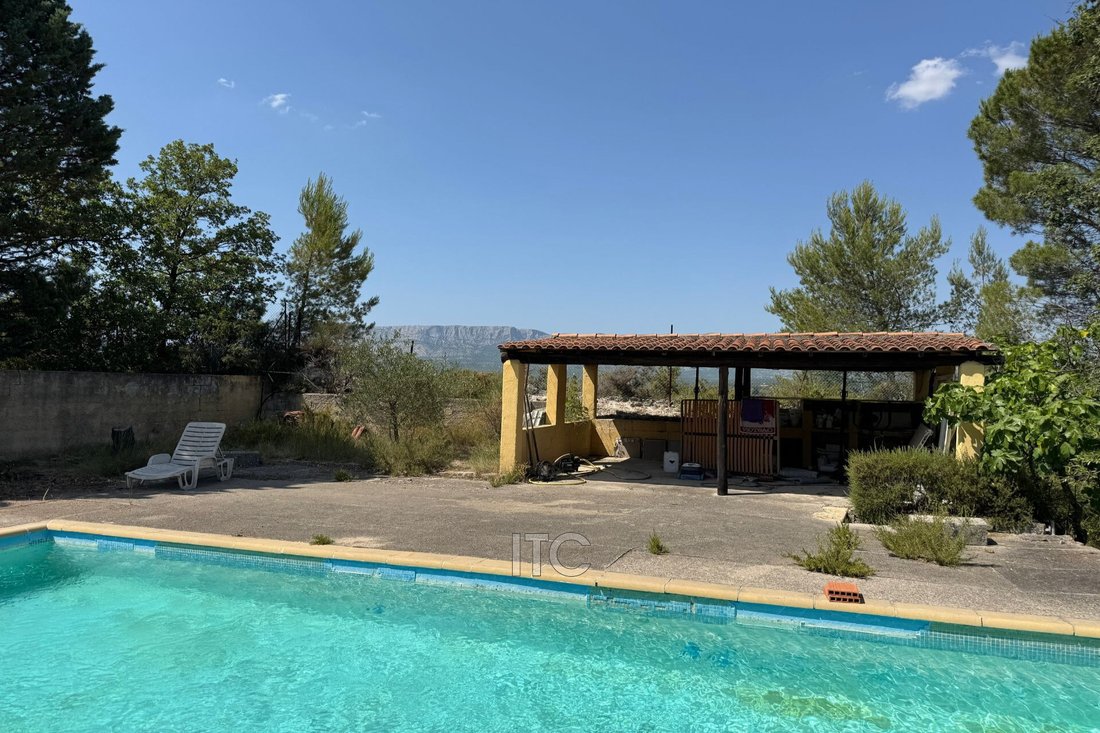 Villa in Rousset, Provence-Alpes-Côte d'Azur, France 2 - 15882361