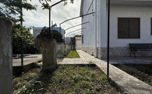 Villa in Aroeira, Charneca de Caparica e Sobreda, Portugal 1