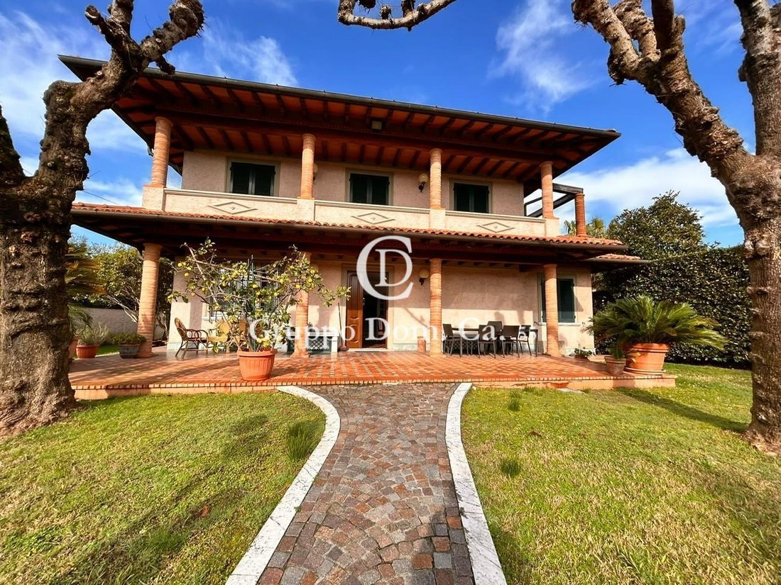 Villa in Center, Forte dei Marmi, Tuscany 1 - 15884096