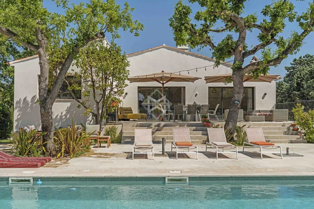 Villa in Grimaud, Provence-Alpes-Côte d'Azur, France 3 - 15882392