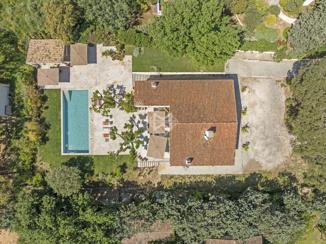 Villa in Grimaud, Provence-Alpes-Côte d'Azur, France 1 - 15882392