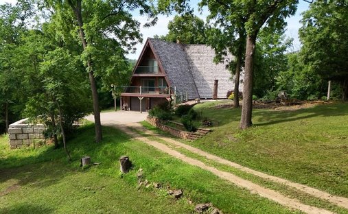 Luxury homes with garage for sale - 507x312xc 