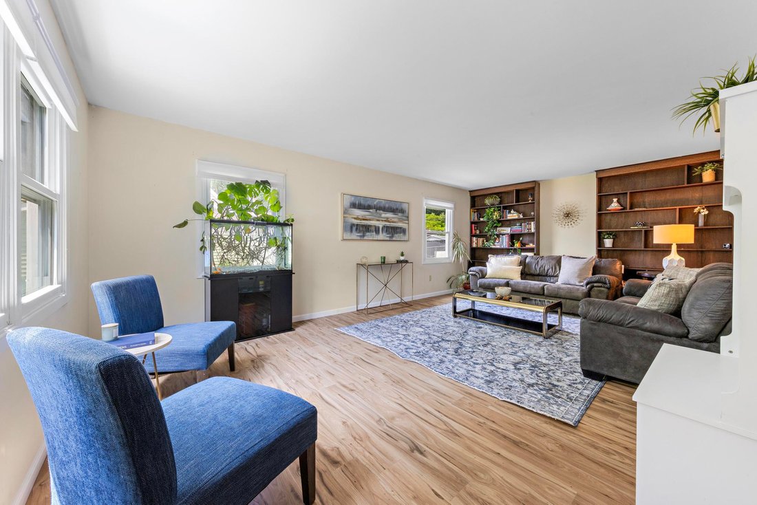 House in Matawan, New Jersey, United States 5 - 15881775