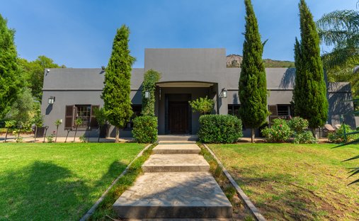House in Paarl, Western Cape, South Africa 1