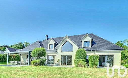House in Saint-Jacques-sur-Darnetal, Normandy, France 1