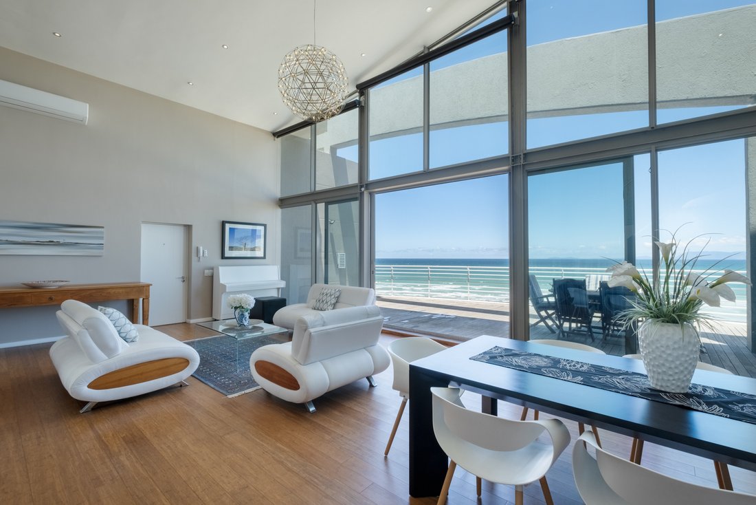 Apartment in Gants Plaza, Cape Town, South Africa 3 - 15883044