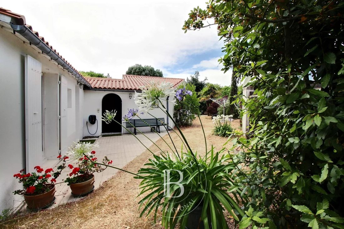 House in Les Portes-en-Ré, Nouvelle-Aquitaine, France 1 - 15882316