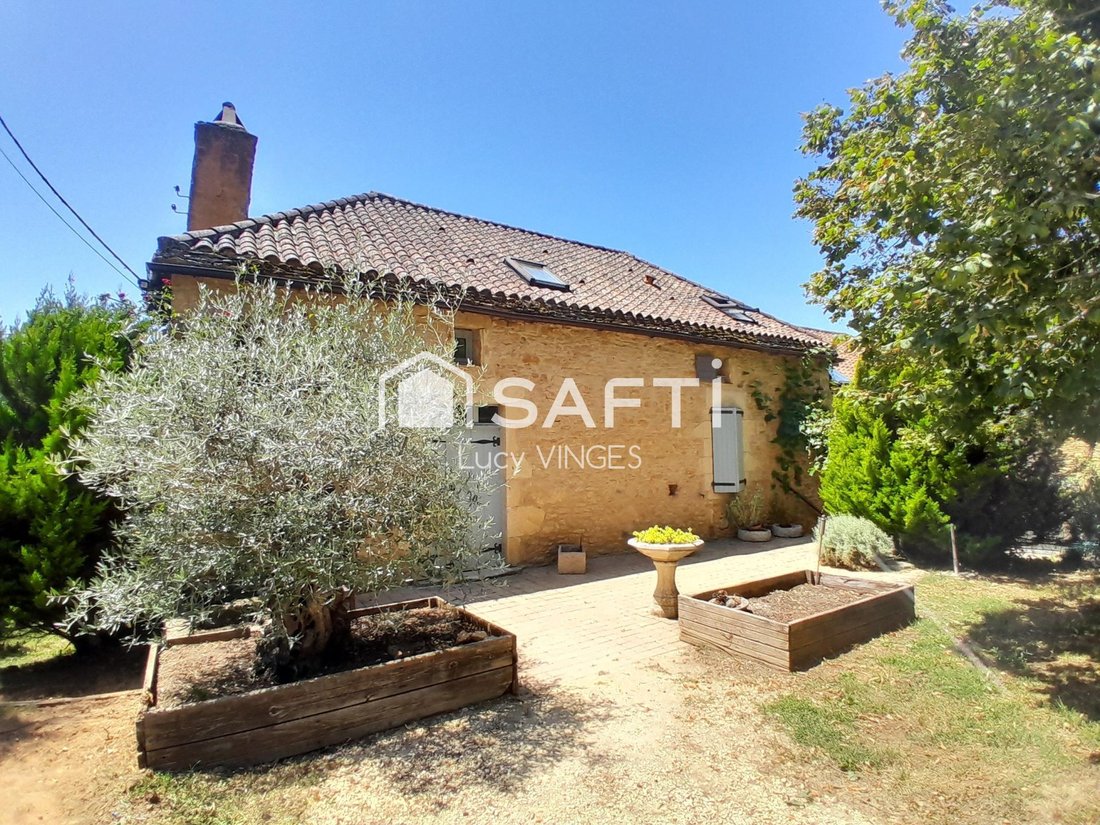 House in Besse, Nouvelle-Aquitaine, France 1 - 15883573