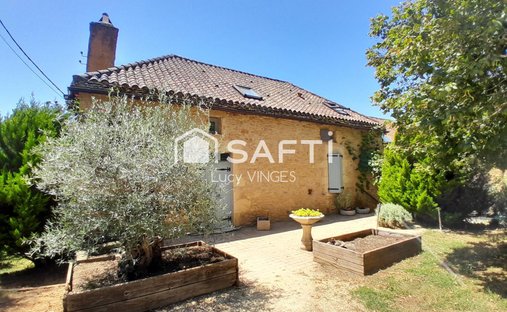 House in Besse, Nouvelle-Aquitaine, France 1
