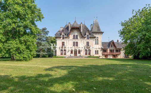 Castle in Availles-en-Chatellerault, Nouvelle-Aquitaine, France 1