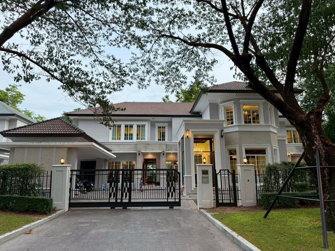 House in Bang Khae Nuea, Bangkok, Thailand 1 - 15885265