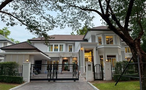 House in Bang Khae Nuea, Bangkok, Thailand 1