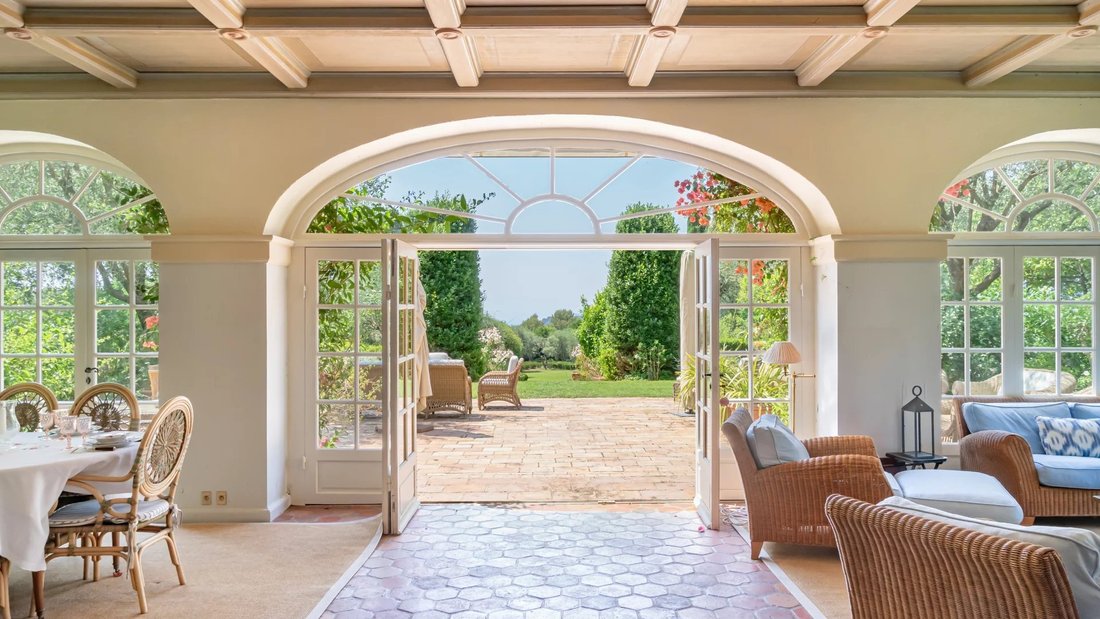 Villa in Les Indes les-Groulles, Mouans-Sartoux, France 3 - 15885390