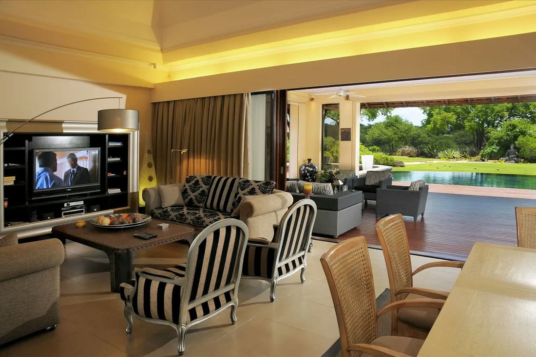 Villa in Tamarin, Rivière Noire District, Mauritius 3 - 15887003