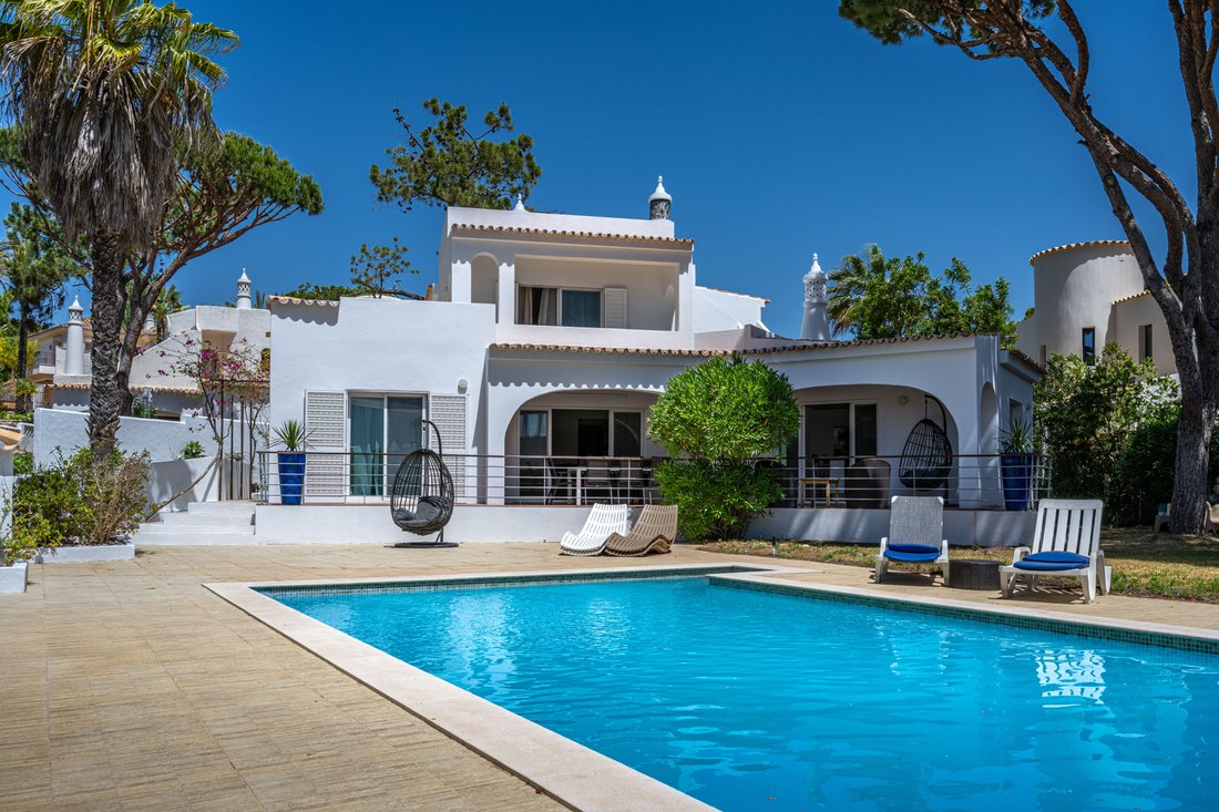 Villa in Vale do Lobo, Almancil, Portugal 1 - 15890909
