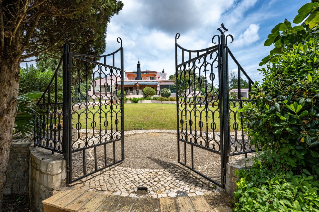 Villa in Porches, Algarve, Portugal 1 - 15890875
