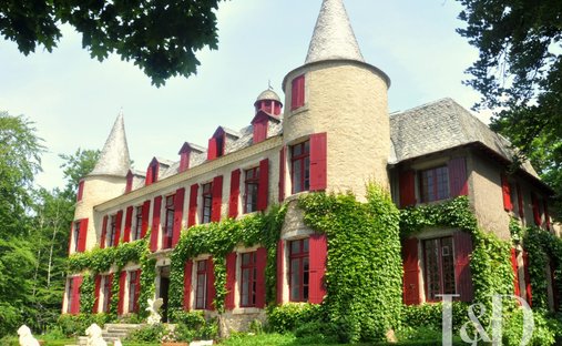 Castle for Sale in Saint-Pierre-de-Trivisy, Occitanie, France
