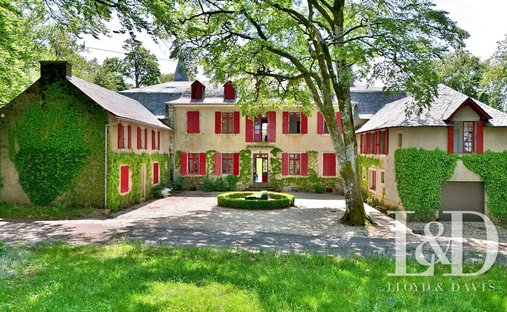 Castle for Sale in Saint-Pierre-de-Trivisy, Occitanie, France