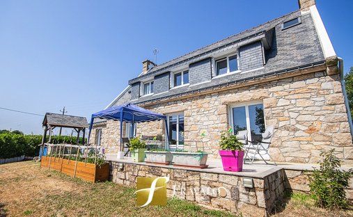 House in Zone Urbaine, Arradon, France 1
