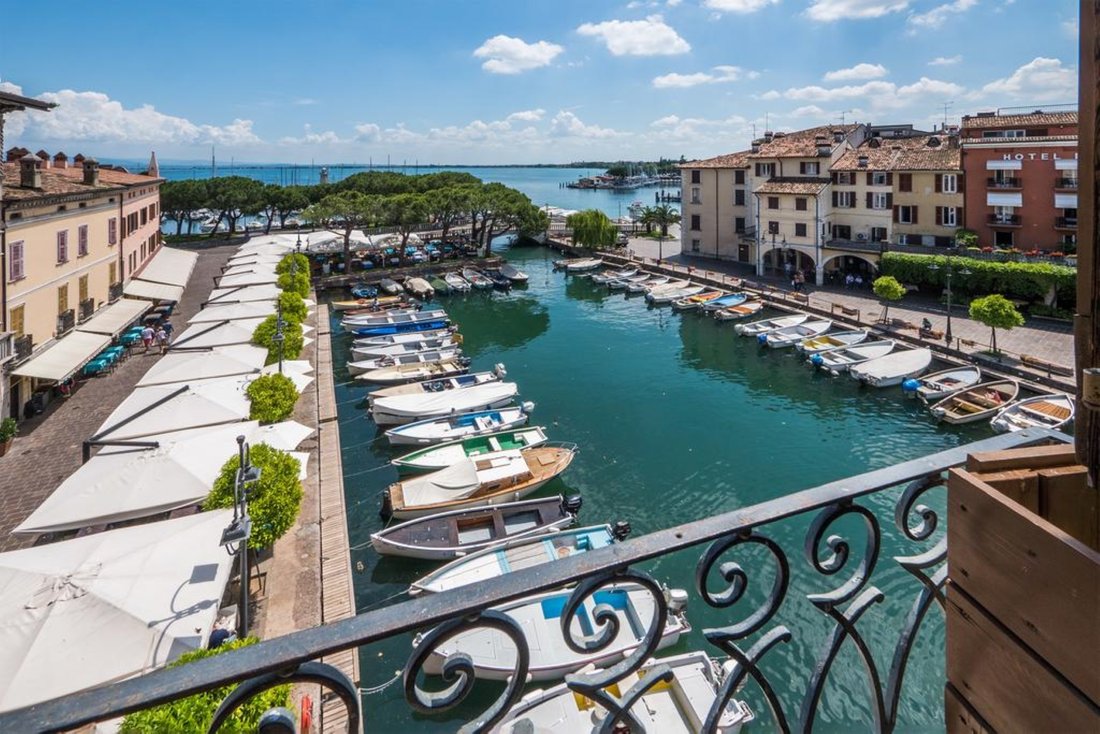 House in Historic Center, Desenzano del Garda, Lombardy 4 - 15890295