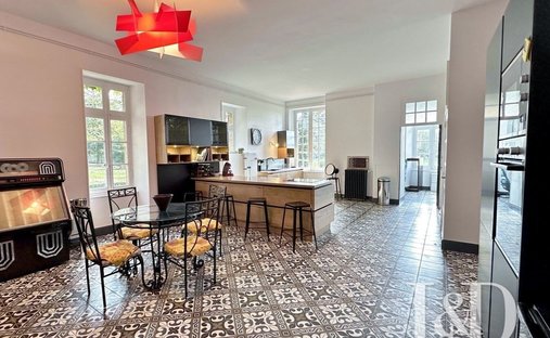 Castle for Sale in Saint-Pierre-de-Trivisy, Occitanie, France