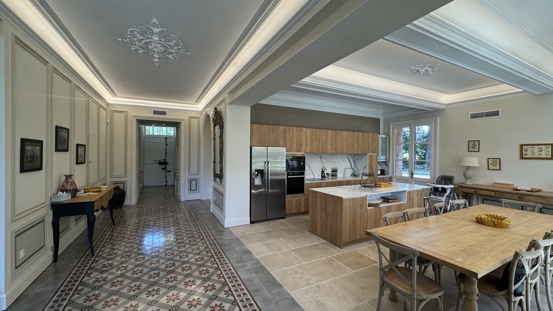 Whispers of Provence: A Restored 19th-Century Bourgeois Haven in Avignon’s Woodlands - 5