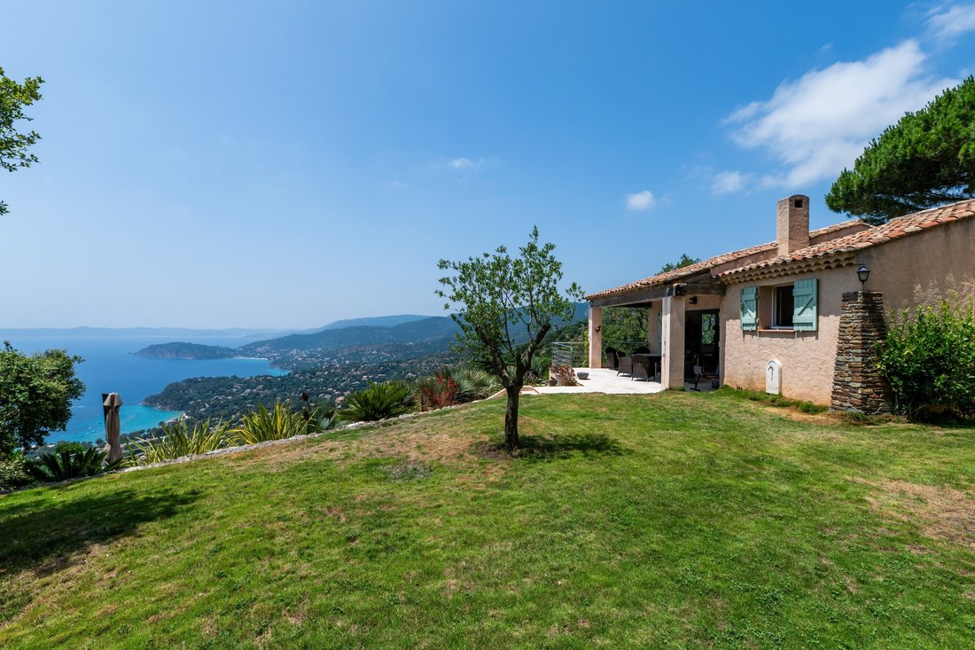 House in Rayol-Canadel-sur-Mer, Provence-Alpes-Côte d'Azur, France 1 - 15892184