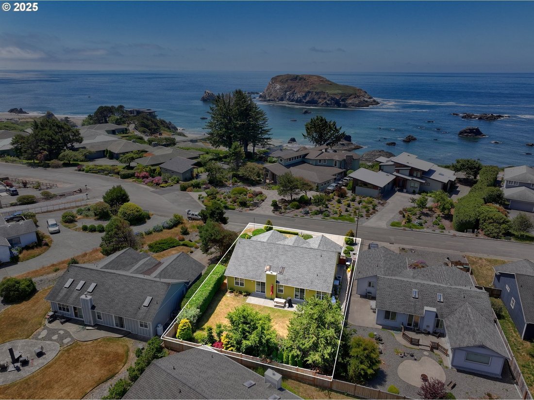 House in Brookings, Oregon, United States 1 - 15888717