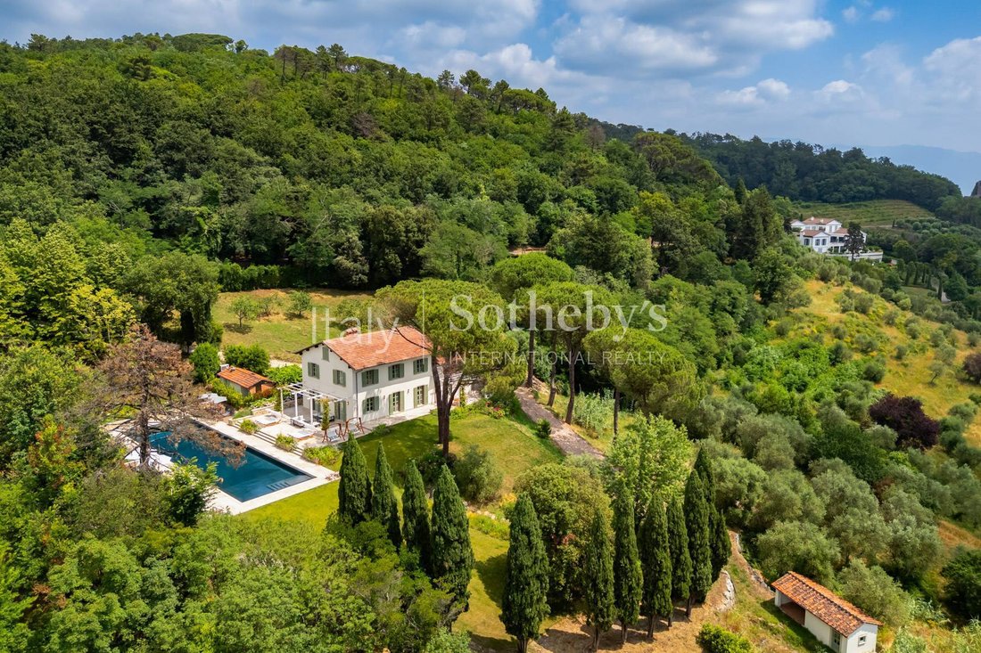 House in Historic Center, Lucca, Tuscany 2 - 15889528