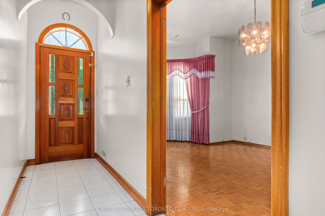 Apartment in Toronto, Ontario, Canada 5 - 15889491