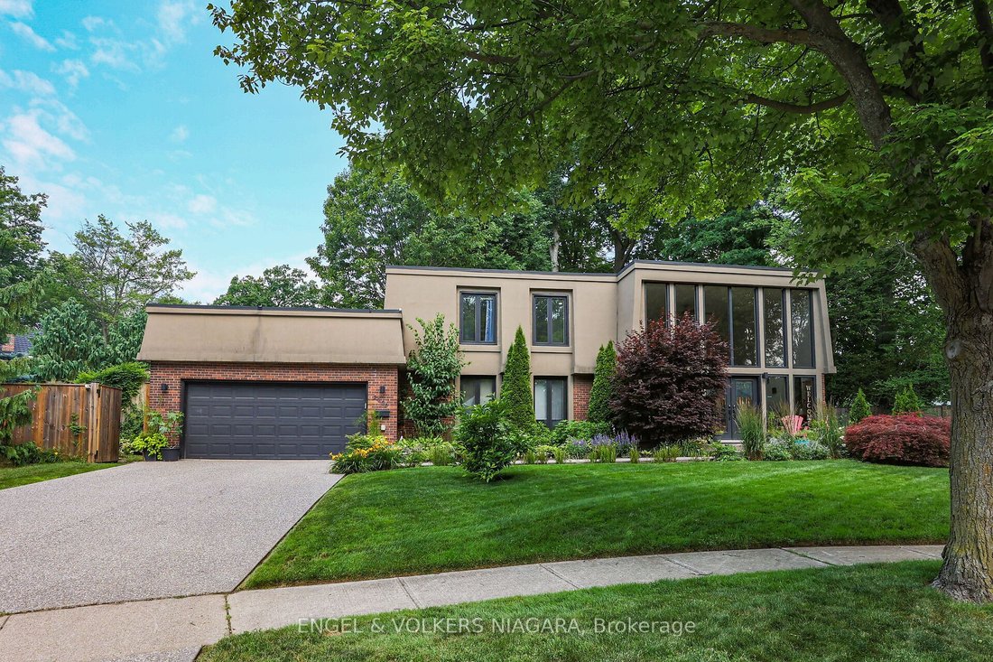 House in Niagara Falls, Ontario, Canada 1 - 15893137