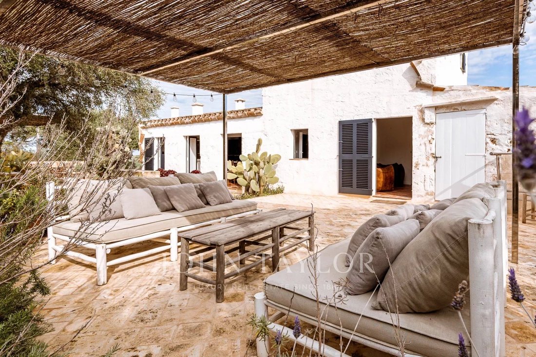 Estate in Ciutadella de Menorca, Balearic Islands, Spain 3 - 15889003