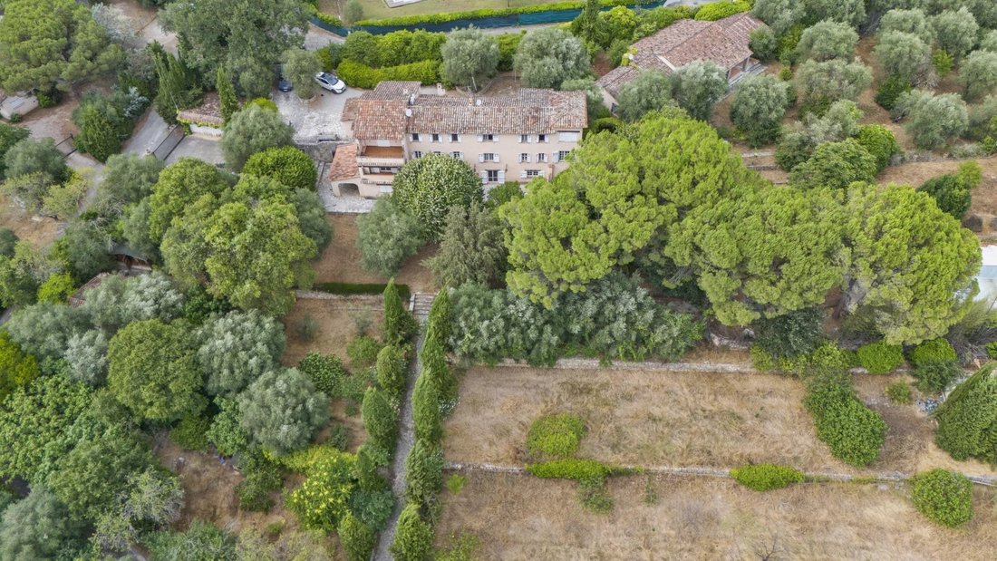 Villa in Grasse, Provence-Alpes-Côte d'Azur, France 1 - 15893590